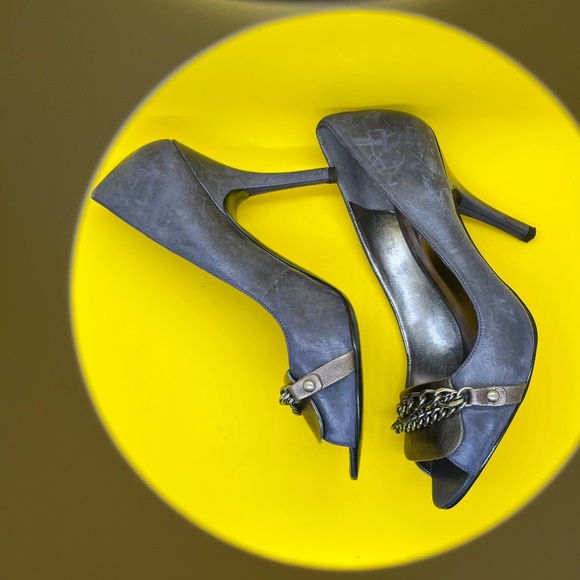 GUESS HEELS, SZ.10, BLUE/GRAY like new. Good leath - Picture 1 of 5